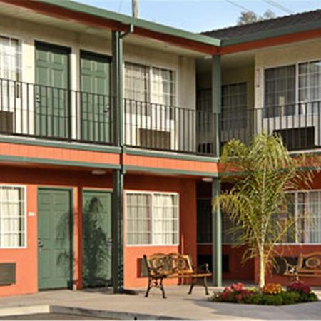 Days Inn Salinas Airport Eksteriør billede