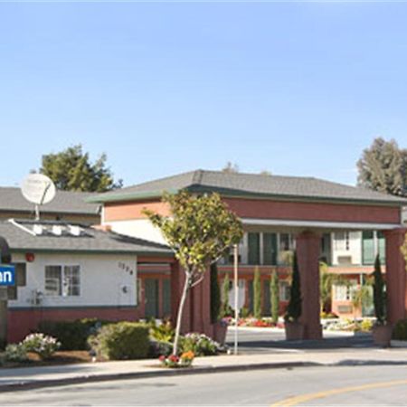 Days Inn Salinas Airport Eksteriør billede