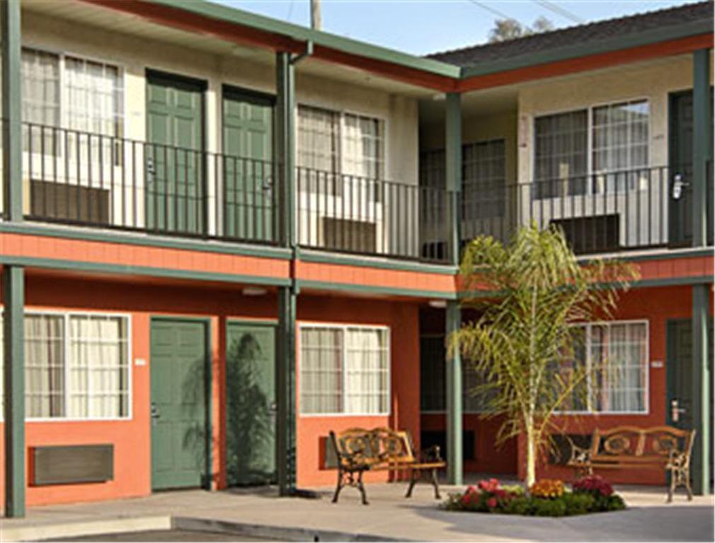 Days Inn Salinas Airport Eksteriør billede