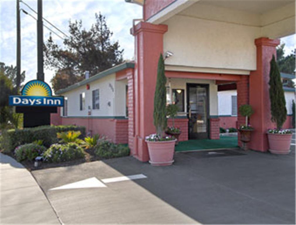 Days Inn Salinas Airport Eksteriør billede